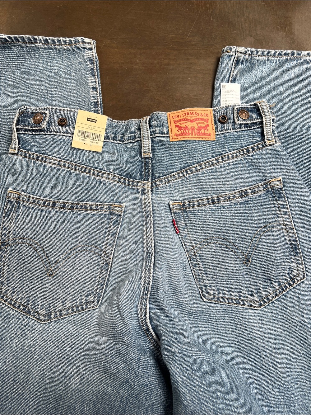 Levi's Light Blue Relaxed Cinch Barrel Jeans - Classic Wash - Picture 8 of 8